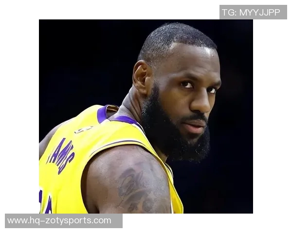 詹姆斯：篮球传奇背后的奋斗故事与荣耀时刻